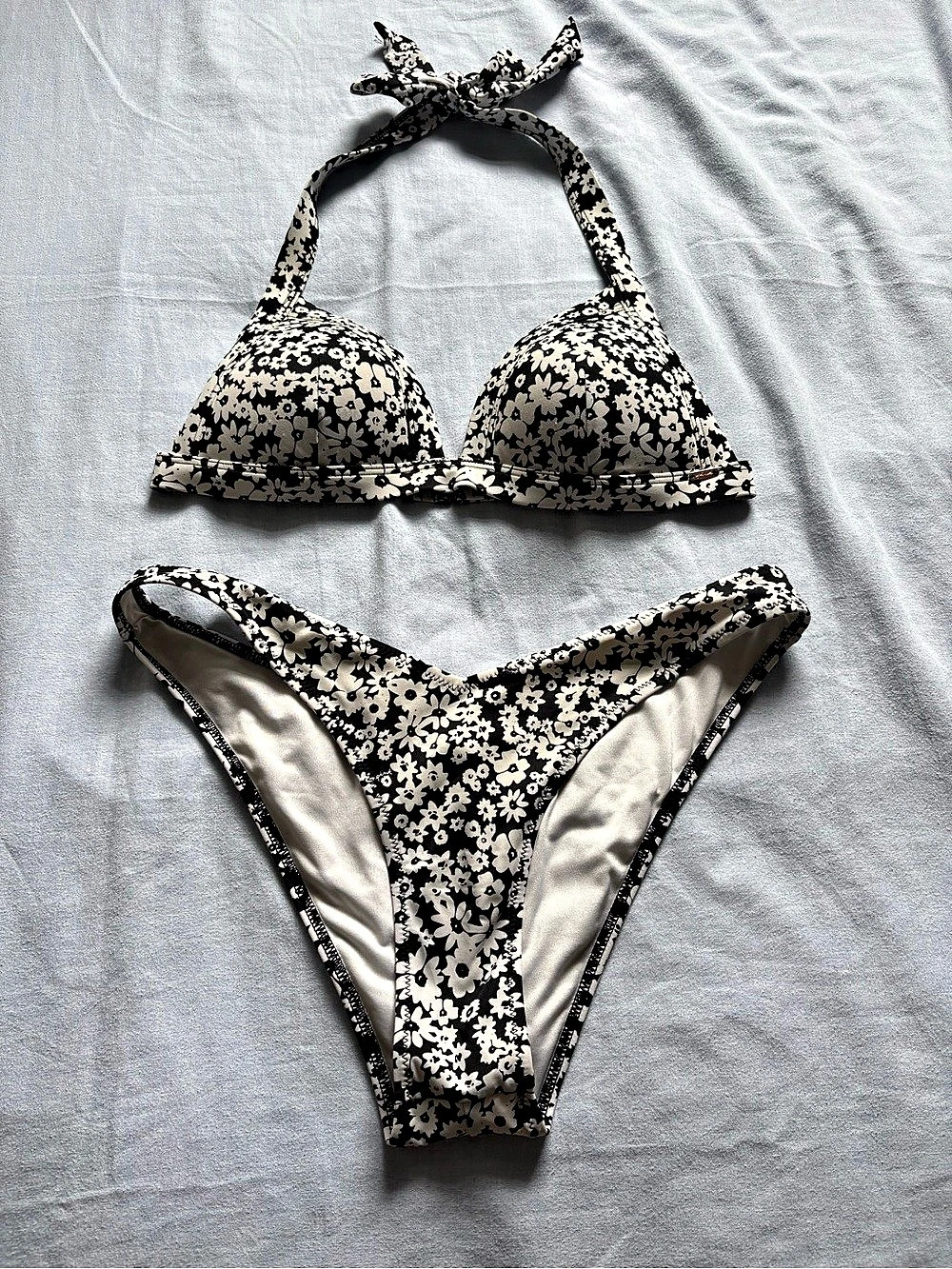 Floral Triangle Bikini in Black & White Like New